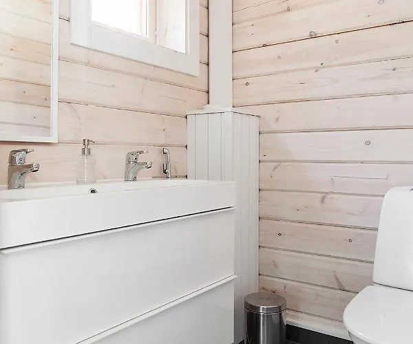 Kustavin Lootholma * كوستافي